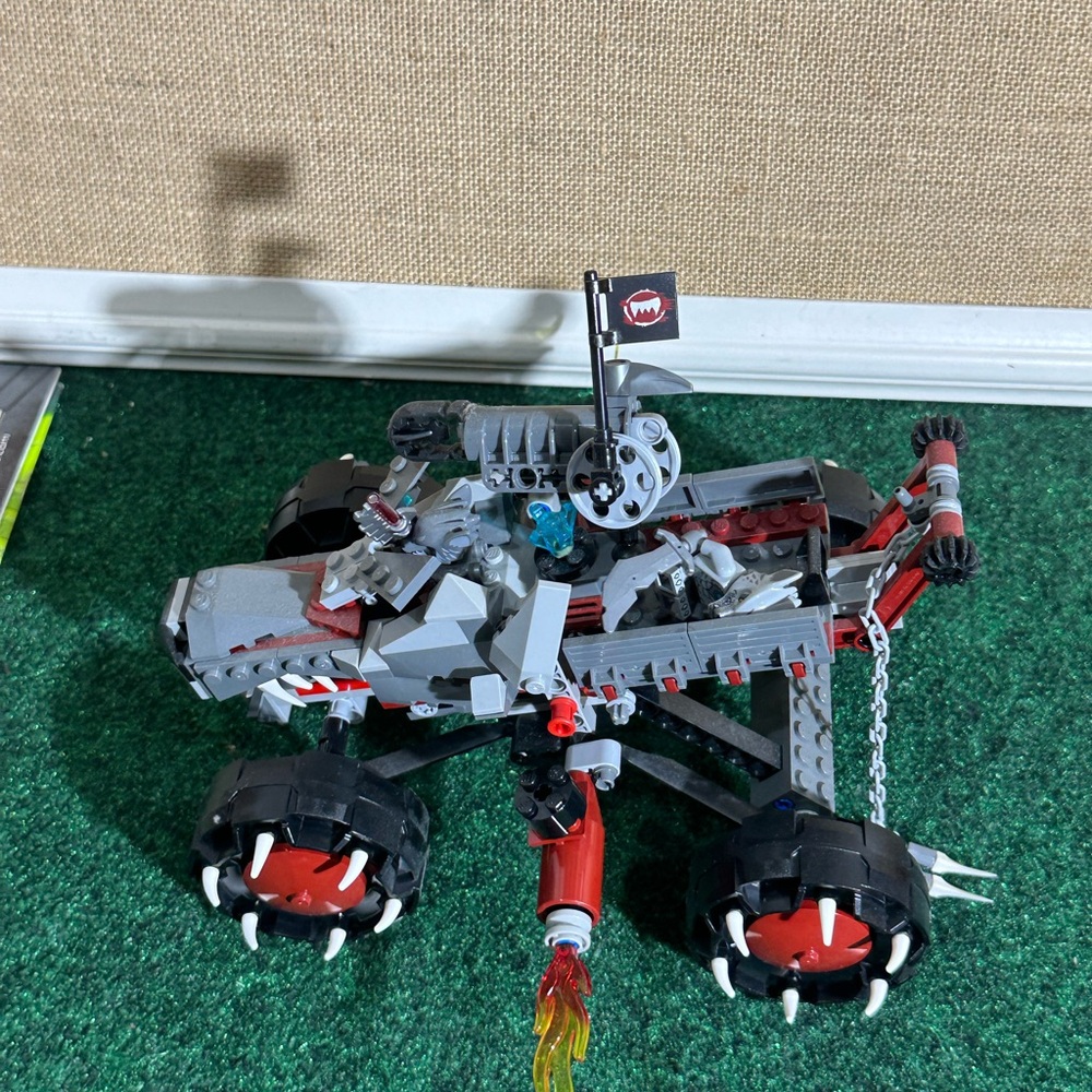 Lego - Picture 2 of 2